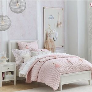 Pottery Barn Kids Ballerina Quilt & 2 Shams
Blush Pink